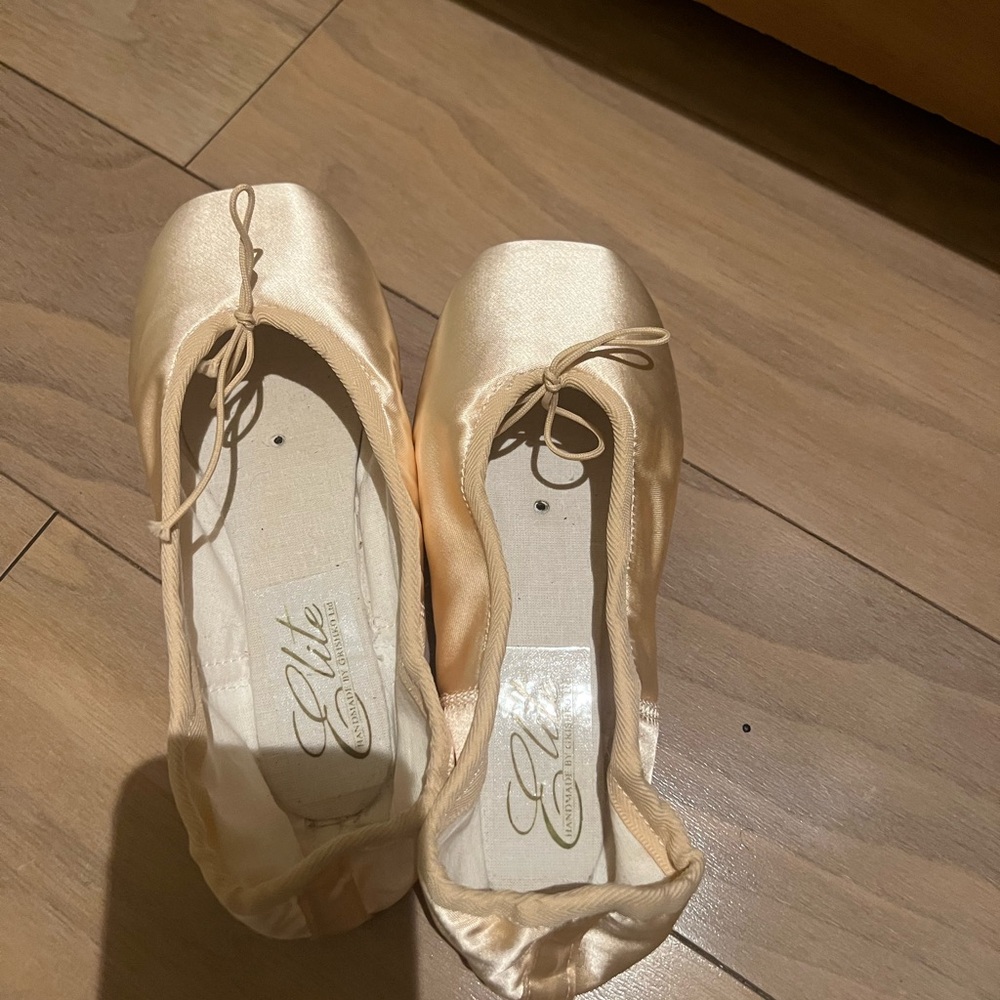 Nikolay Elite Pointe Shoes - 5XX brand new unworn shoes